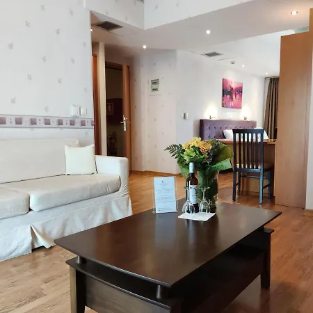 Grand Olympic 호텔 루트라키